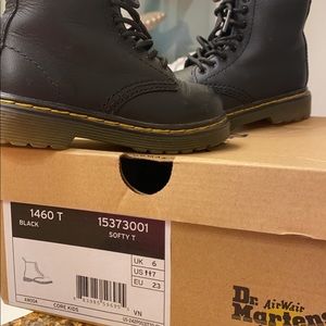 Original black Dr. Martens US7 EU 23